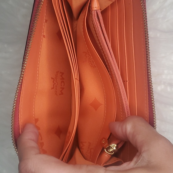 MCM Bicolor Long Zippy Wallet - Picture 4 of 13